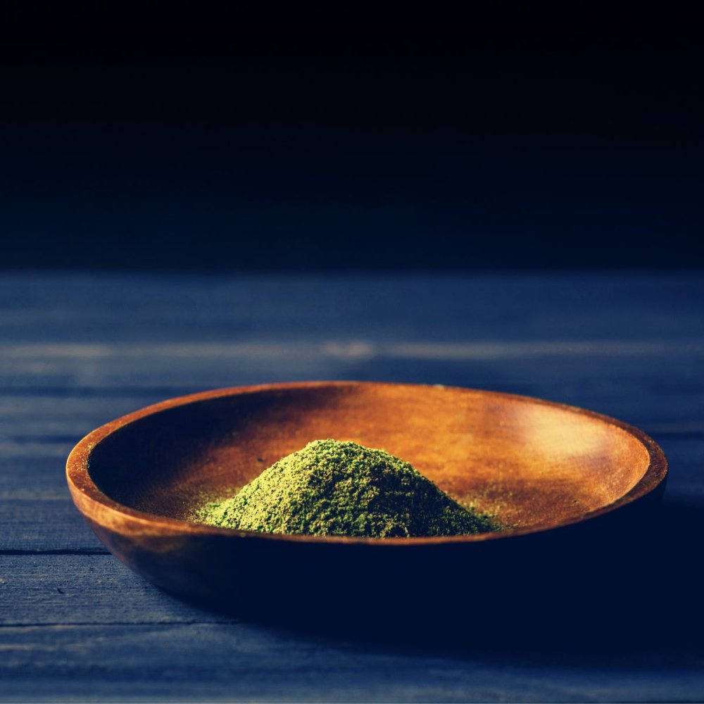 JE KRATOM LEGÁLNÍ?